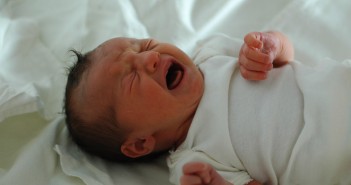 Crying_newborn