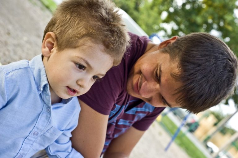 Dvadeset alternativa kažnjavanju Father-and-son-talking-clos-970x645