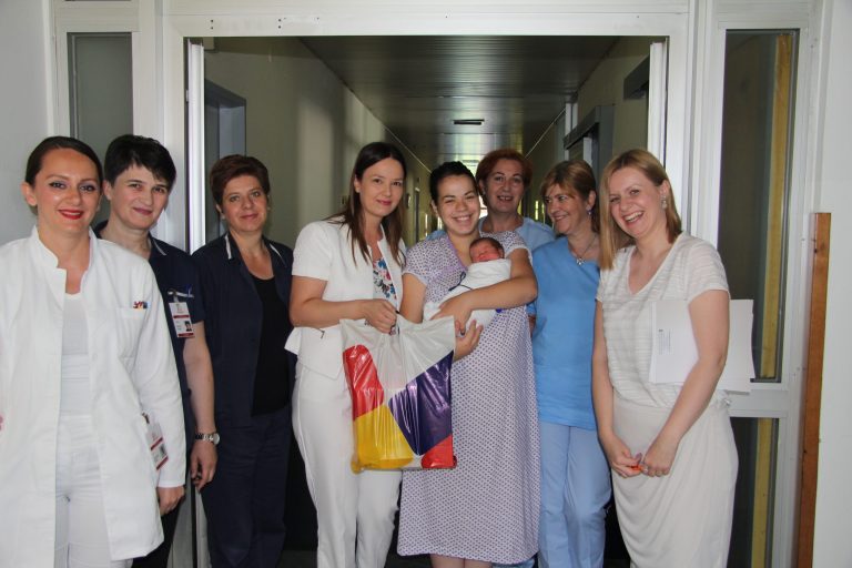 Povodom 10. rođendana dm darovao mame i bebe