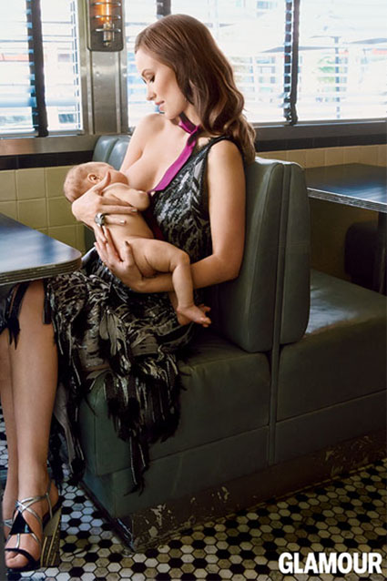 425_olivia_wilde_breastfeeding