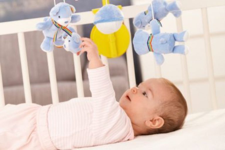 Zašto su muzičke vrteške važne za razvoj bebe?
