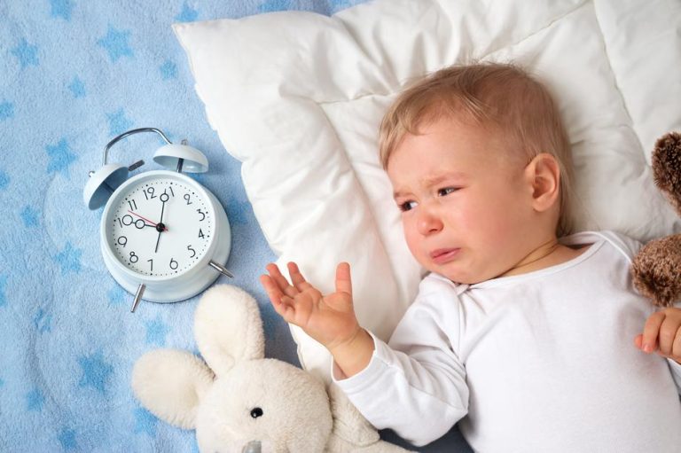 Vjerovali ili ne: Očevi se prave da spavaju kad beba plače