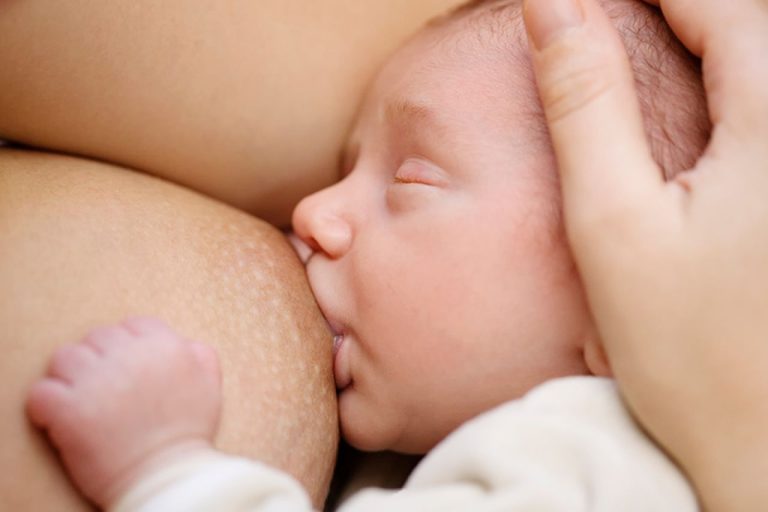 Dojenje: 11 uputa mladim mamama