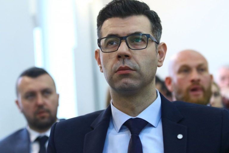 Ministar Krivić: Ozakonit ćemo online nastavu, pandemija je iznudila neke promjene u sistemu