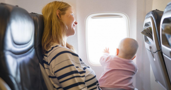 Putujete avionim sa bebom: Evo šta bi trebalo da znate