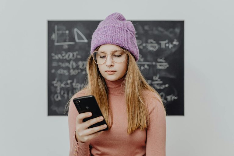Danska zabranjuje mobitele u školama…
